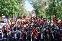 Запад в шоке: в Кишинёве, в марше под красными знамёнами Победы приняли участие 65 тысяч человек