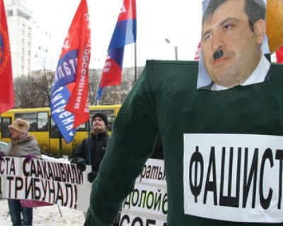 В Киеве сожгли чучело Саакашвили