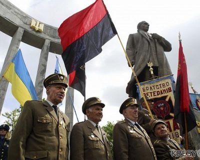 Украинские нацисты требуют установить памятник Героям Крут в столице