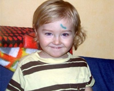 На Дарнице двухлетний ребенок упал в открытый люк