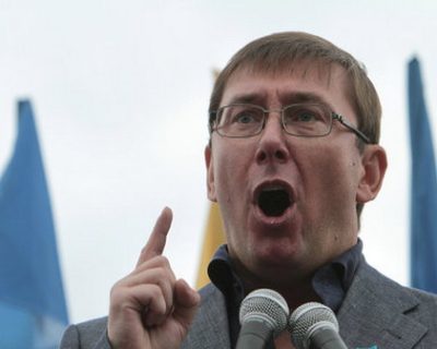Луценко: Янукович ведет политический торг с Черновецким