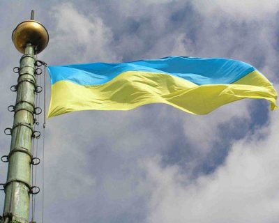 Милиция оцепила 45-метровый Государственный флаг Украины