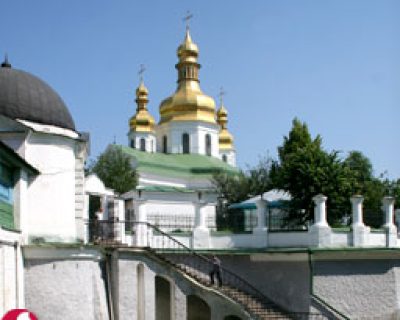 Азаров пообещал Патриарху Кириллу освободить Лавру