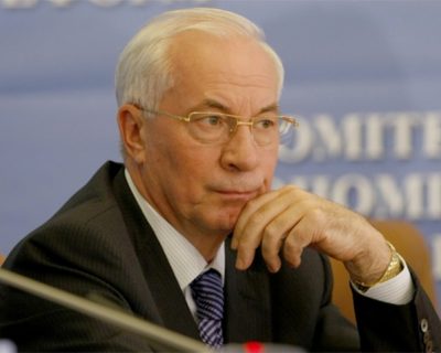 Азаров заставил Табачника продлить прием документов в ВУЗах