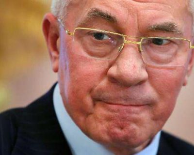 Азаров обещает завалить Киев картошкой и гречкой