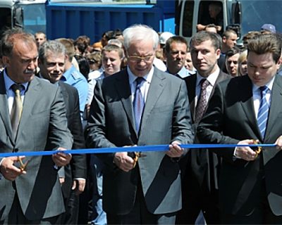 Азаров пообещал пустить авто по «мосту Кирпы» в 2011 году