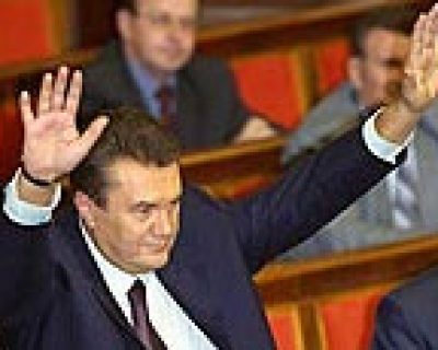 Час полета Януковича равен минимальной зарплате украинца