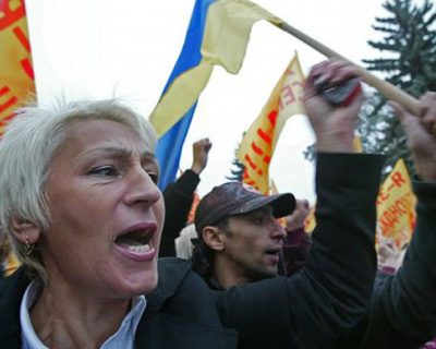 Под ВР проходит пикет «Займитесь делом, а не языком!»