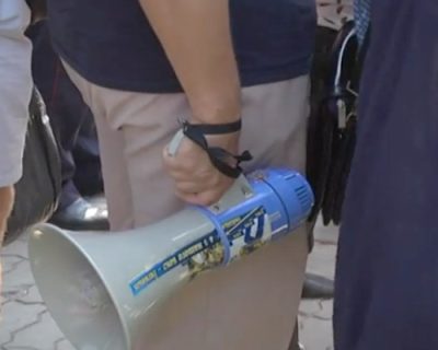 500 запорожцев защищали облУВД от штурма, а лидера ВО «Свобода» облили фекалиями