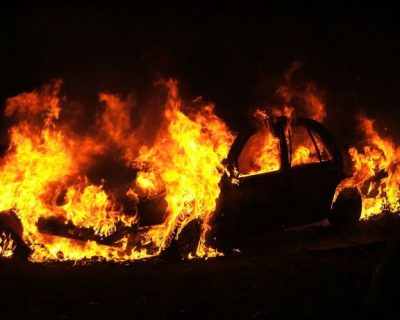 В Новый год во Франции сожгли 1067 автомобилей