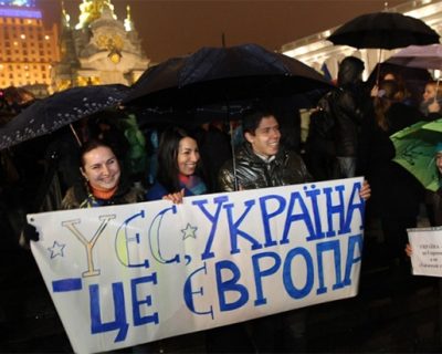Откуда на майдане митингующие?