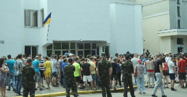 В Киеве состоялся митинг против карательной операции на Донбассе (фото)