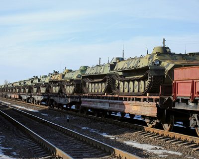 Украинских военных отправили на юго-восток под нацистский марш
