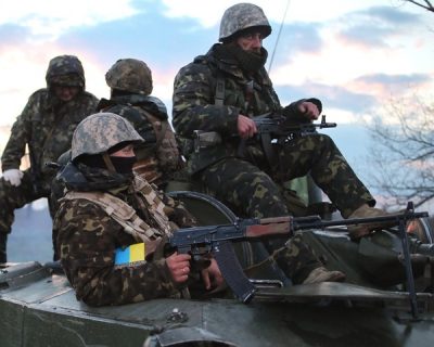 Украинские военные обстреливают из минометов жилой сектор