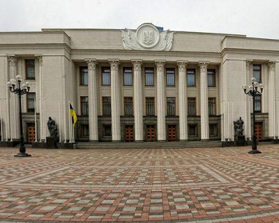Рада разрешила военным изымать автомобили у гражданских