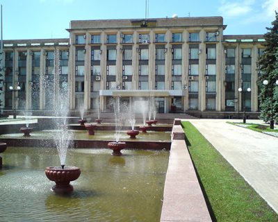 С горсовета Донецка спустили флаг Украины