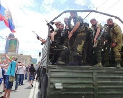 Участники митинга в Донецке направились к резиденции Ахметова