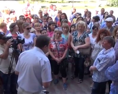 На митинге в Луганске требуют отпустить курсантов МВД домой (видео)