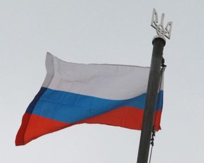 Днепропетровские десантники подняли российский флаг над Луганским аэропортом