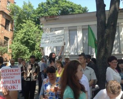 «Россия, прости нас», - харьковчане на митинге под консульством РФ (видео)