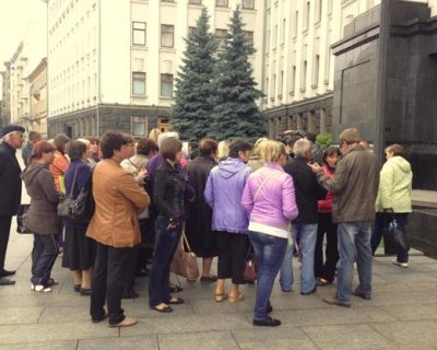 Родственники бойцов АТО пикетируют Администрацию президента
