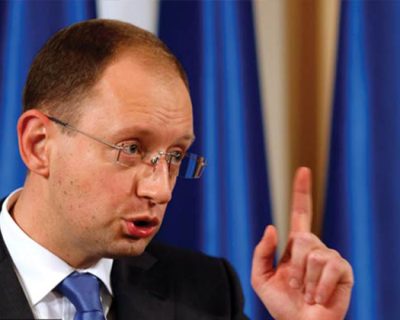 Яценюк обвинил украинцев в том, что они открывают зимой окна