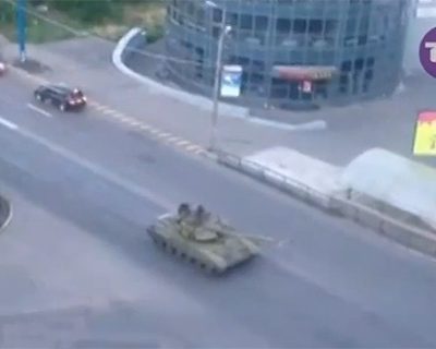 СМИ олигархов: в Луганск сегодня вошла колонна танков