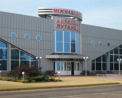 Самолет с карателями приземлился в Луганске