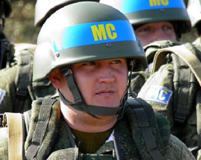 Российские военные с эмблемами миротворцев приближаются к границам Украины