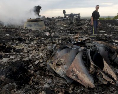 RT: во дворах местных жителей находят тела жертв малайзийского Boeing