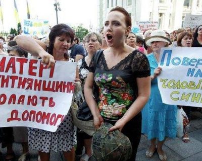 На Галиции мамки и жёны восстали против мобилизации