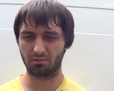 Каратели батальона «Азов» в Бердянске вылавливают кавказцев и представляют их «чеченскими наёмниками»