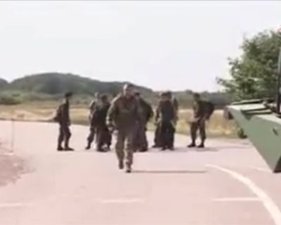 Каратели массово бегут в Россию, с которой, якобы, воюет Украина