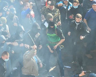 Украинские нацисты бесновались у Верховной Рады