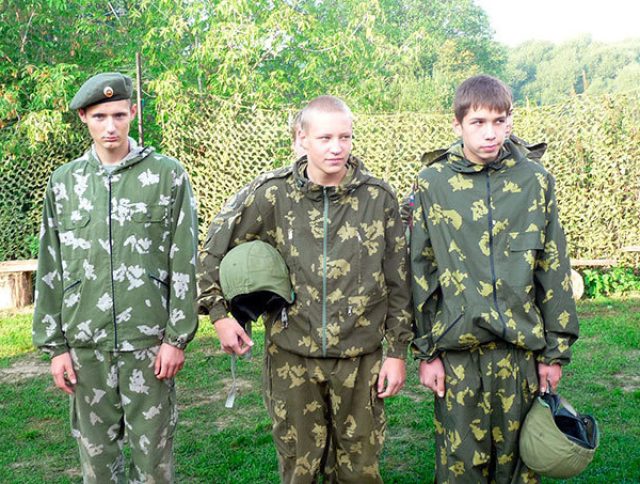 «Ей было 16 лет, она бросилась под танк с тремя гранатами» «Ей было 16 лет, она бросилась под танк с тремя гранатами»