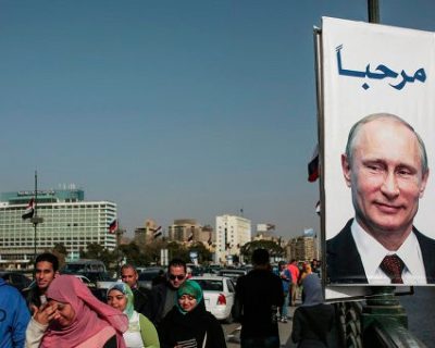 Египтяне, пережившие свой Майдан, встречают Путина плакатами с его портретами