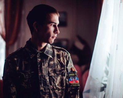 Школьные уроки и обстрелы создают новую идентичность на восточной Украине
