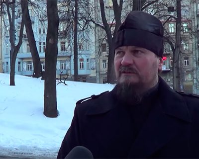 Год назад на майдан вышли монахи и попытались вразумить толпу