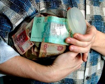 Украинцы в ужасе выносят депозиты из банков