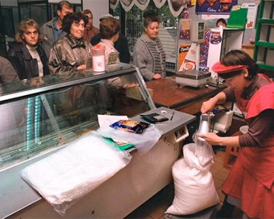 В Запорожье с прилавков сметают сахар