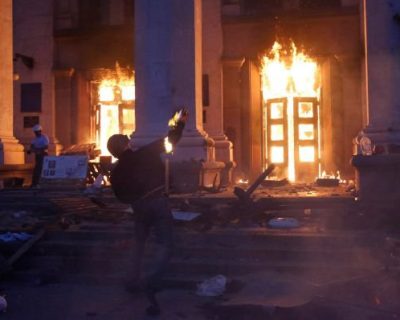 Эксперты: Не жаловаться на нацистов, а карать их