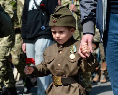 В день Великой Победы Киев победил страх перед хунтой жёлто-голубой мерзости