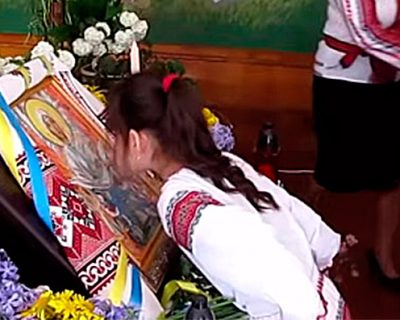26 детей потеряли сознание перед иконой, от которой плохо пахло