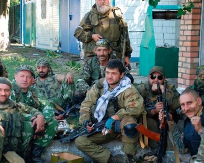 Бойцы армии ДНР в бою за Марьинку