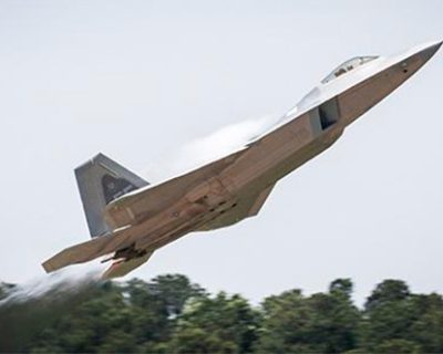 Приятная новость для С-400 - США угрожают разместить истребители F-22 в Европе