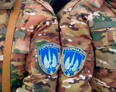 Каратели угрожают взорвать два Камаза с боеприпасами