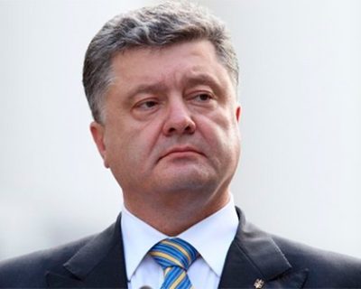 В ответ на нацистский бунт Порошенко стал кричать о российских войсках на границе