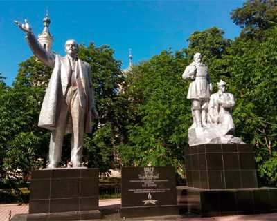 В Черниговской области восстановили памятник Ленину, снесённый украинскими нацистами