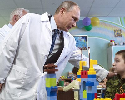 Покалеченный киевскими карателями Ваня Воронов стал гражданином России