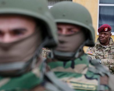 Украинские каратели вместе с американцами учатся воевать с гражданским населением